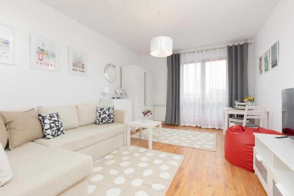 Butas Wola Oasis - Cosy Near Metro Station