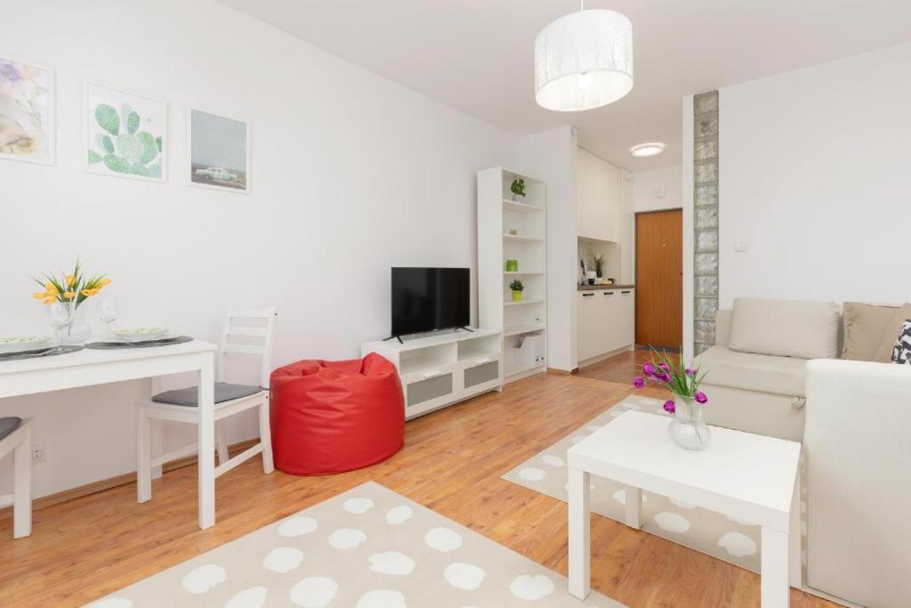 Wola Oasis - Cosy Near Metro Station Warszawa